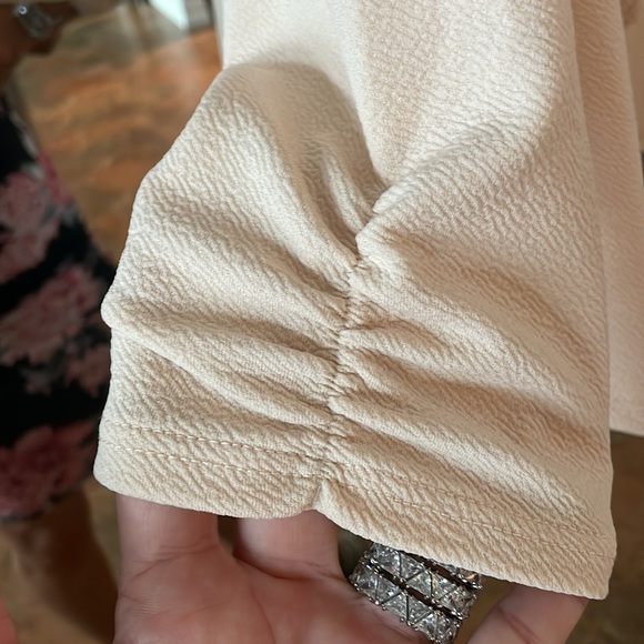 Gorgeous, crêpe style cropped Balzer - Picture 3 of 10